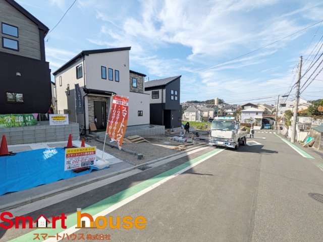 桂台西5期全8棟の前面道路含む現地写真|5号棟外観