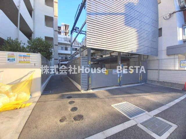SPコート神戸の駐車場