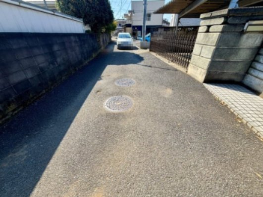 野田市野田　中古戸建の前面道路含む現地写真|幅員：約4.37ｍ