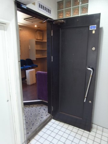 豊中市本町３丁目の店舗一部
