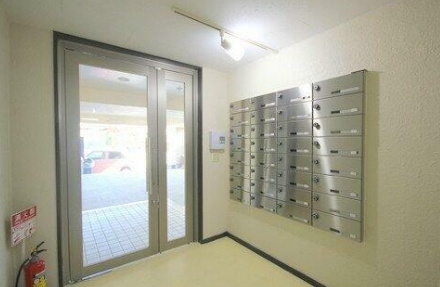 クレスト東大宮のエントランス