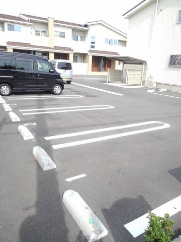 フルハウス美Ⅱの駐車場