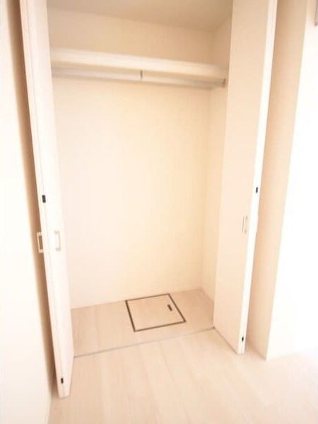 エコモマイ西中条の収納