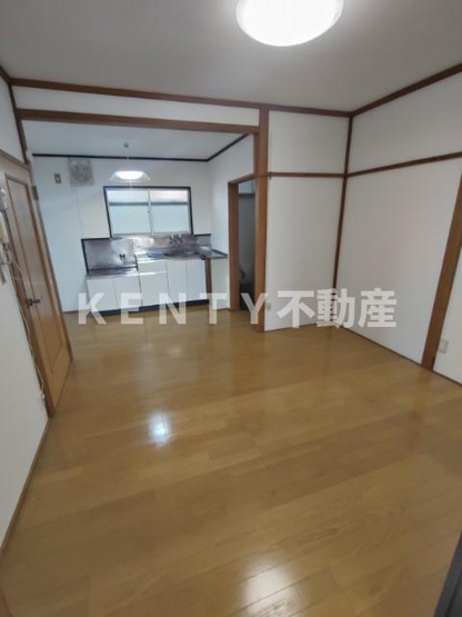 【居間・リビング】 | ハイスカイ山王Ⅱ | ゆったり過ごせる居間です