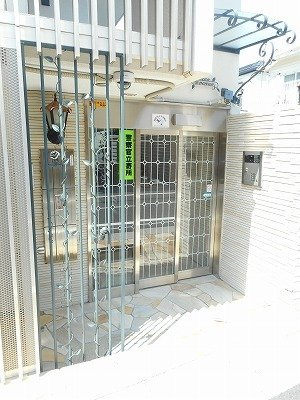 エバーグリーンアベニューのエントランス