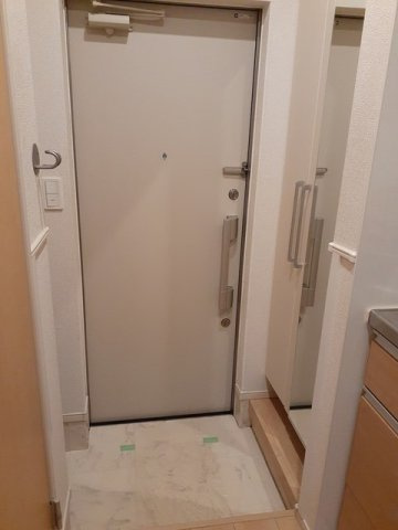 ＮＥＯ　ＣＥＬＬＡの玄関