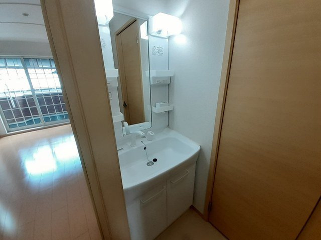 ブーゲンビレア　ヒカルの洗面所