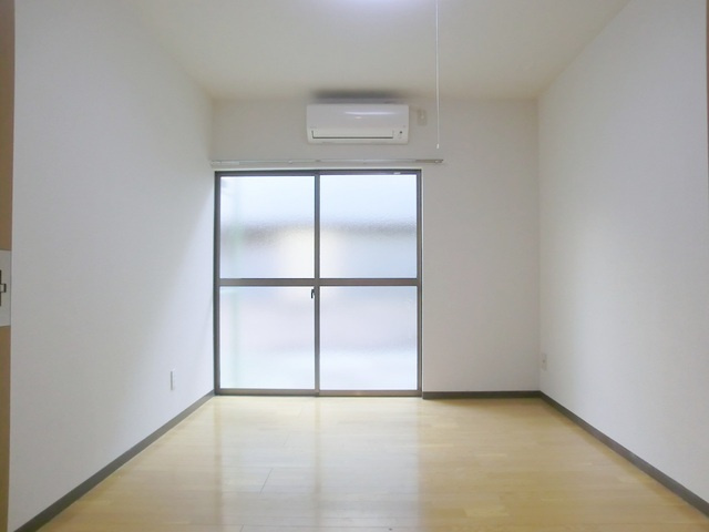 第九アサヒハイツの寝室|南東向きの明るい洋室です。