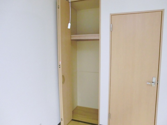 第九アサヒハイツの収納|便利なクローゼット付。