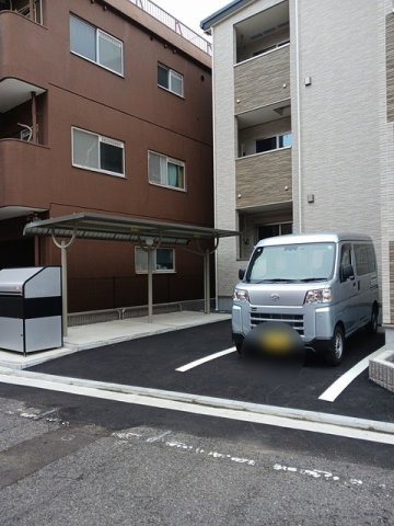 フォレスト　クレーンの駐車場