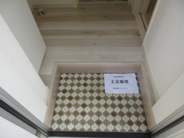 ハーミットクラブハウス東急日吉の玄関
