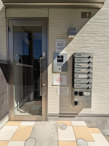 ハーモニーテラス上石川町のエントランス
