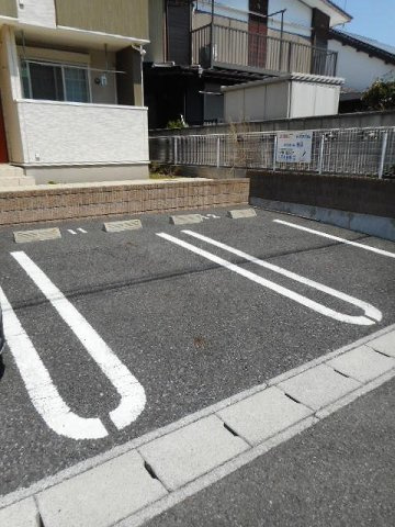 ポンム・ド・テールⅡの駐車場