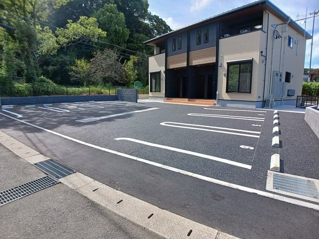 ビオルネⅠの駐車場