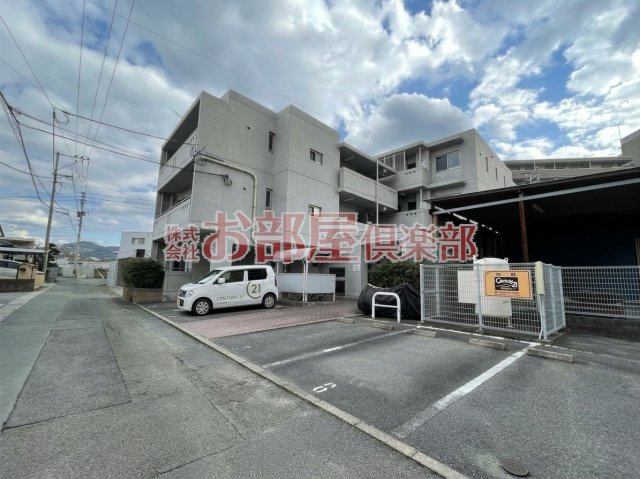 ロイヤルガーデン野中の社の外観