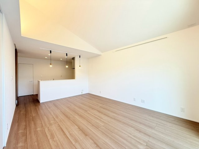 嵯峨折戸町の居間・リビング