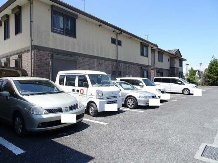 ロイヤルクレールの駐車場
