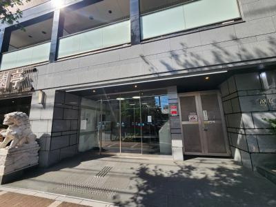 宝源ビルのエントランス
