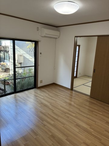 上新栄町6丁目嶺山館の居間・リビング