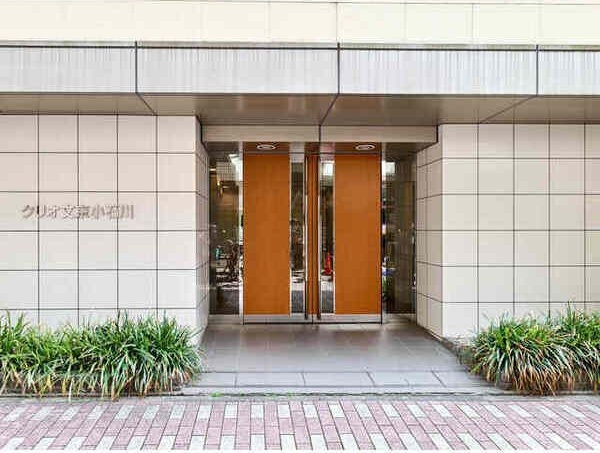 クリオ文京小石川のエントランス|落ち着いた雰囲気です。