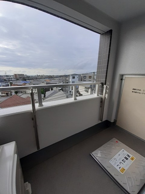 【バルコニー】 | アンジュ | 開放的で明るい空間を演出してくれるバルコニーです