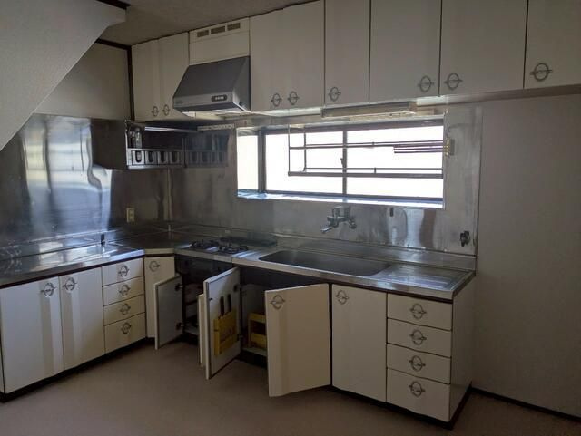 平戸町店舗併用住宅のキッチン