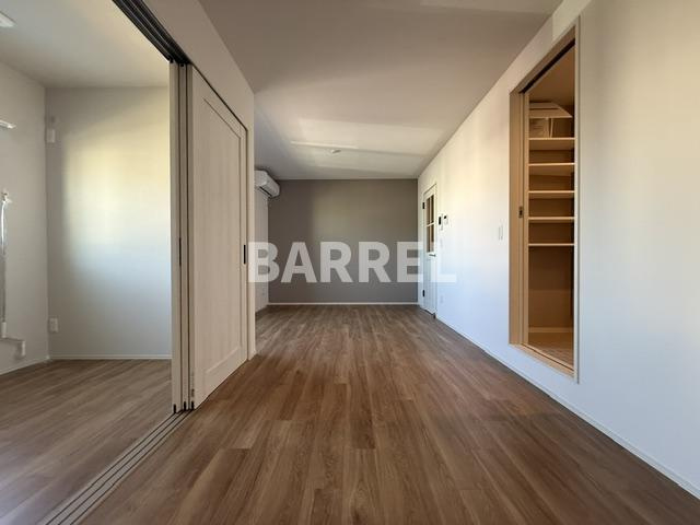 Louis Apartment豊中蛍池イーストの居間・リビング
