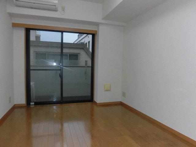 中野区本町３丁目の賃貸マンションの居間・リビング