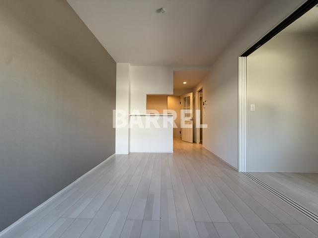 Louis Apartment豊中蛍池ウエストの居間・リビング