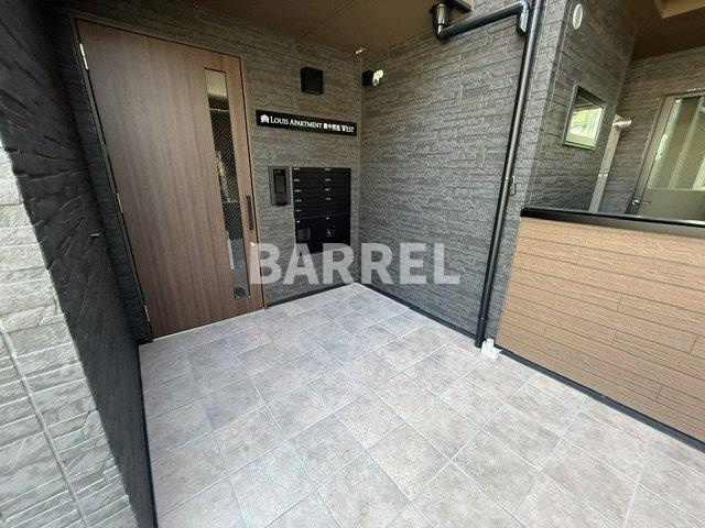 Louis Apartment豊中蛍池ウエストのエントランス