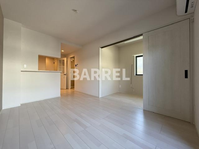 Louis Apartment豊中蛍池ウエストの居間・リビング