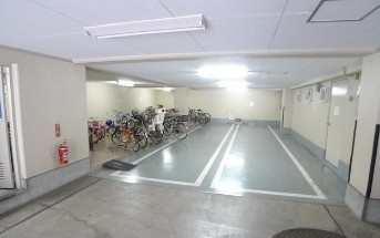 ディアプラザ根津の駐車場