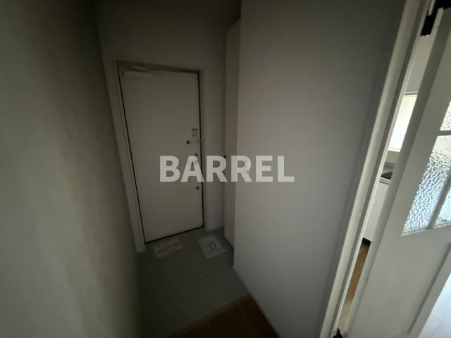 Louis Apartment豊中蛍池イーストの玄関