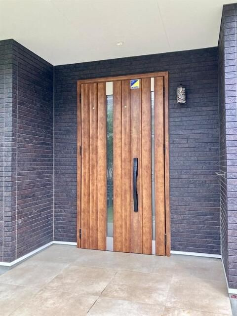 新吉田東戸建のエントランス