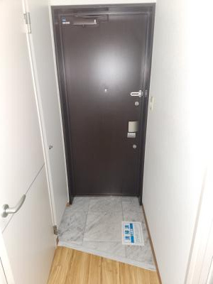 宝源ビルの玄関