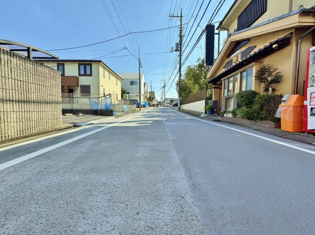 練馬区田柄3丁目 限定1区画の前面道路含む現地写真|前面道路は広々6.0ｍ公道です
開放感溢れる立地
お車の往来は少なく子育て環境も良好です
