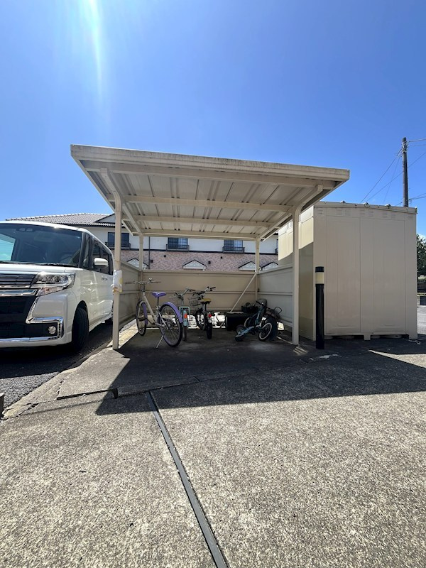 アペリーレ　B の駐車場