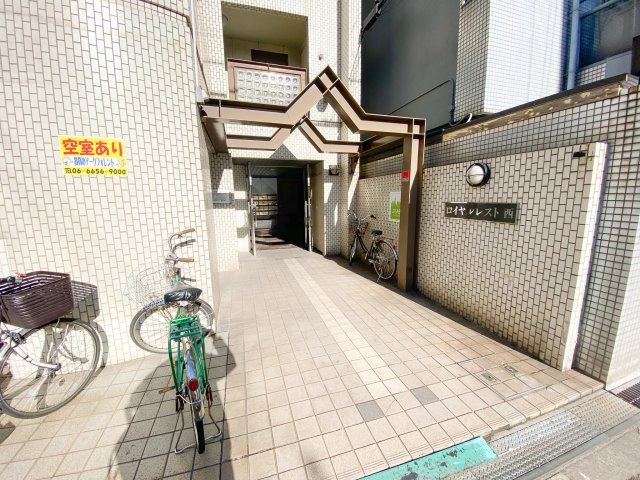 ロイヤルレスト西のエントランス