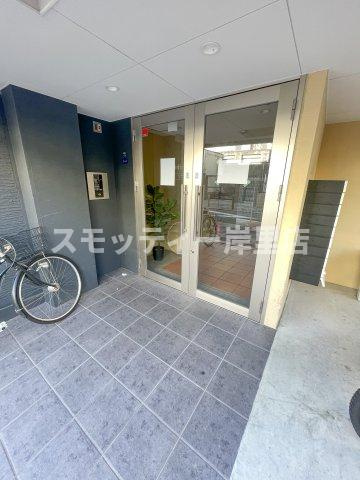 ナニワⅢ番館のエントランス