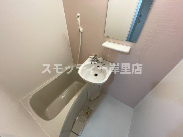 ナニワⅢ番館の浴室