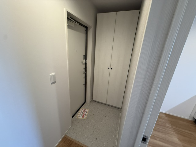 Louis Apartment豊中蛍池ウエストの玄関