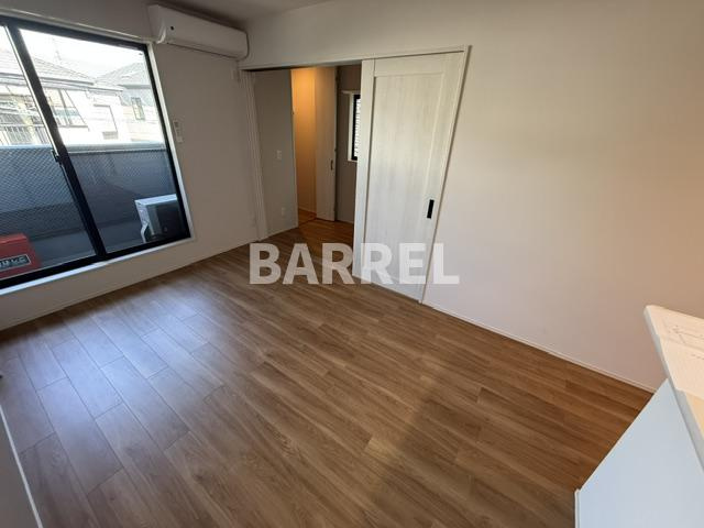 Louis Apartment豊中蛍池ウエストの居間・リビング