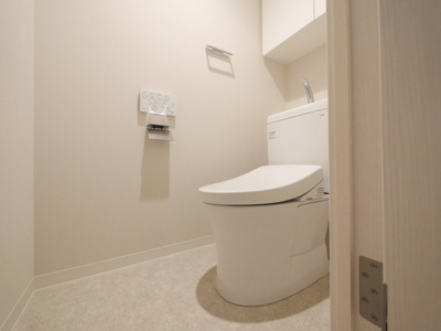 【トイレ】 | シーズンフラッツ新大阪SOUTH | 落ち着いた色調のトイレです