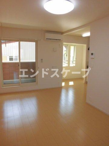 メゾン・ド・ジュネスの居間・リビング|高崎、前橋のお部屋探しはエンドスケープまで！お客様の理想お聞かせ下さい♪
