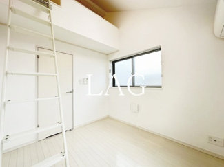 【居間・リビング】 | ルーブル鎌倉 | 洋室のお部屋です。