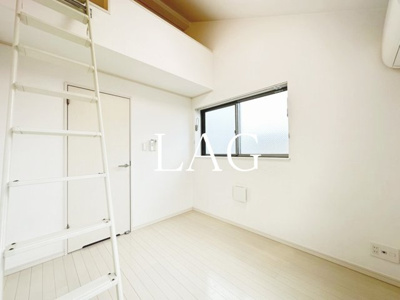 【居間・リビング】 | ルーブル鎌倉 | 洋室のお部屋です。