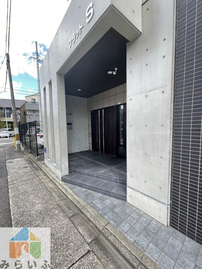 【エントランス】 | フラットS