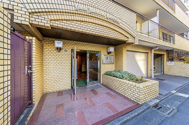 ライオンズマンション原宿のエントランス