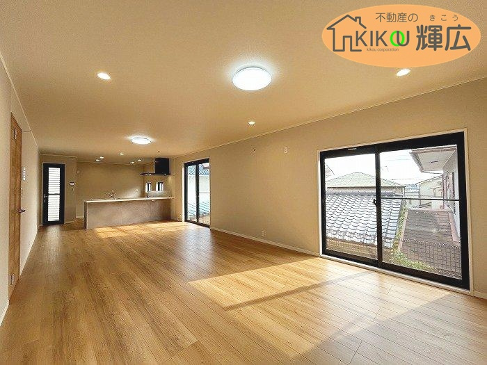 明石市魚住町金ケ崎　中古戸建の居間・リビング