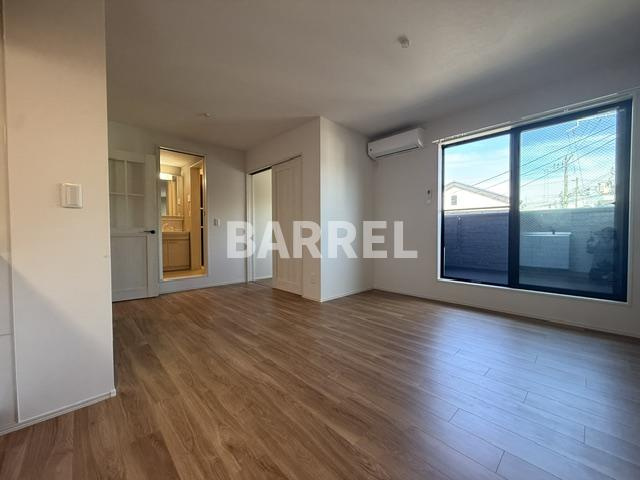 Louis Apartment豊中蛍池イーストの居間・リビング